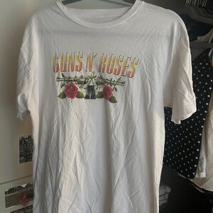 Garage White Graphic Tee - Guns n Roses